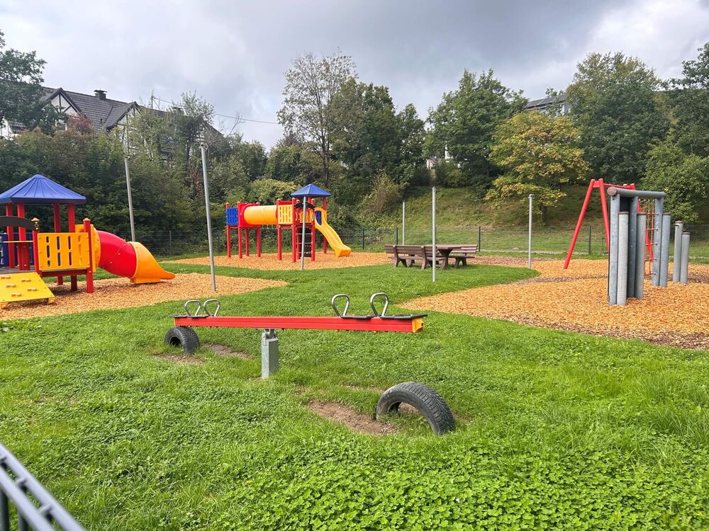 Spielplatz Tiergartenstraße, Schaukel, Rutsche, Wippe, Sitzplatz