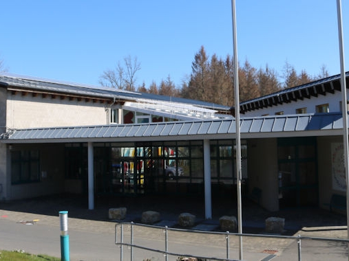 Michael-Grundschule Kirchen Eine Fotoaufnahme der Michael Grundschule Kirchen, Haupteingang