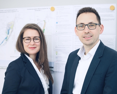 Riccarda Vitt und Tim Kraft von der Wirtschaftsförderung Kirchen